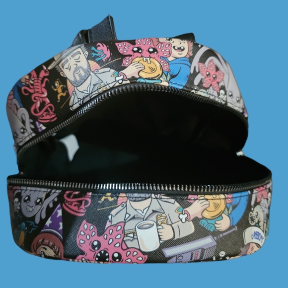 Stranger Things mini backpack with matching wallet - Picture 4 of 6